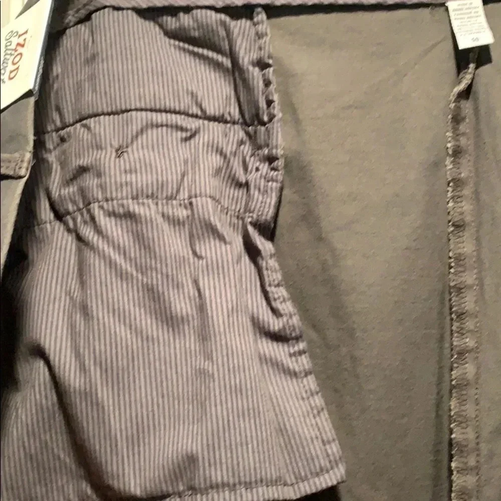 IZOD Saltwater Shorts Men’s Size 50 Waist Grey NWT